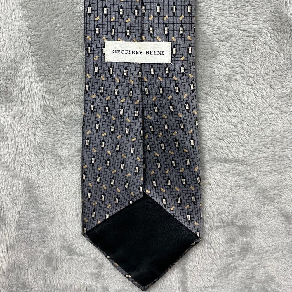 Geoffrey Beene Men's Classic 100% Silk Neck Tie Made in the USA - Picture 5 of 6